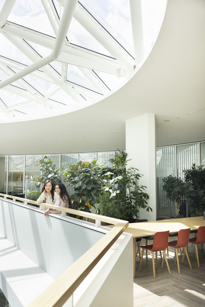 Jana and Kelly in the Signify offices in Amsterdam