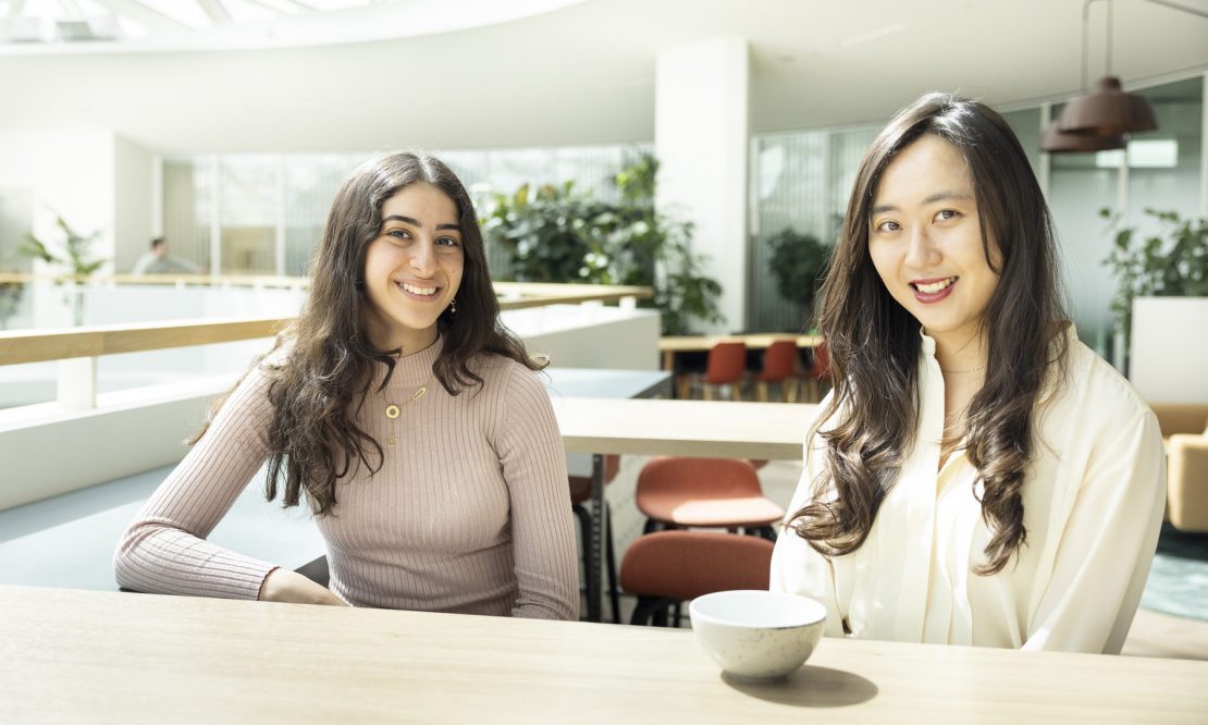 Jana and Kelly share a coffee in the Signify offices in Amsterdam